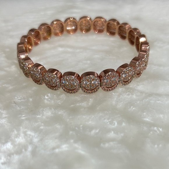 Elegant Rose Gold Bracelet - Picture 2 of 5